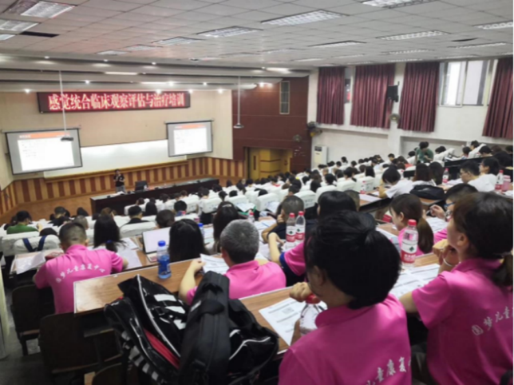 成都市圆梦儿童公益服务中心师资力量 成都市圆梦儿童公益服务中心师资力量
