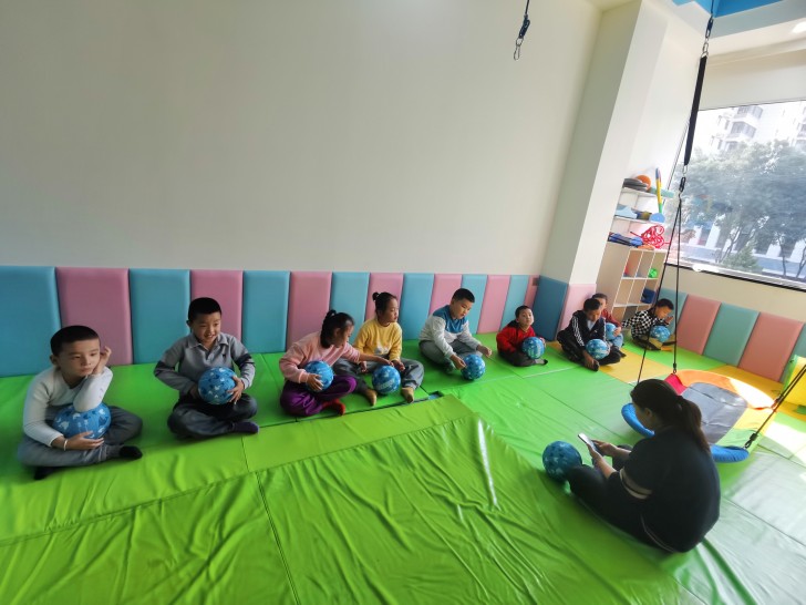 离石四叶草康复中心 离石四叶草康复中心